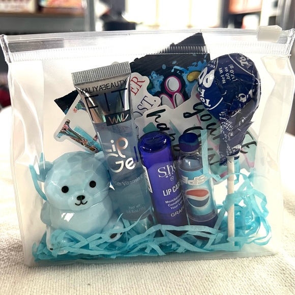 On The Go Mini lip, gloss lip balm bundle with extras - Picture 2 of 5